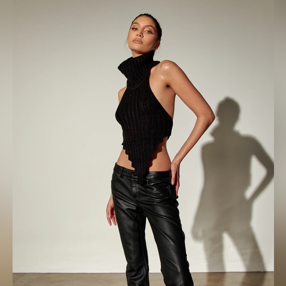 Local European Saro Turtleneck black